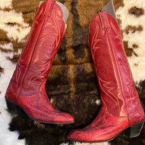 ✨ FLASH SALE Gorgeous Tony Lama Snakeskin boots